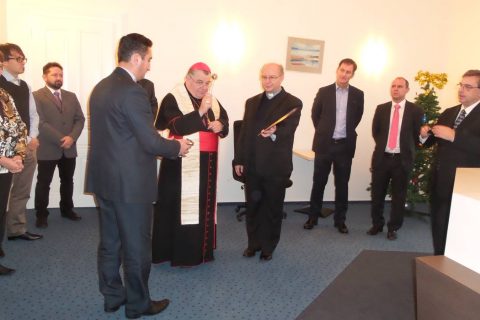 Kardinál Dominik Duka požehnal nově zrekonstruovaný Penzion U sv. Kryštofa