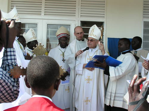Slavnostní posvěcení České nemocnice v Ugandě v roce 2006