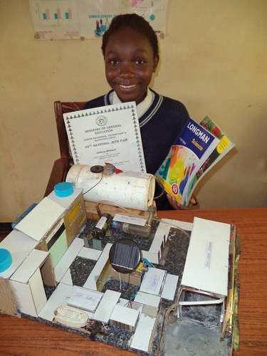 „Adoptovaná“ Sarah ze Zambie zvítězila v celostátní soutěži mladých vynálezců