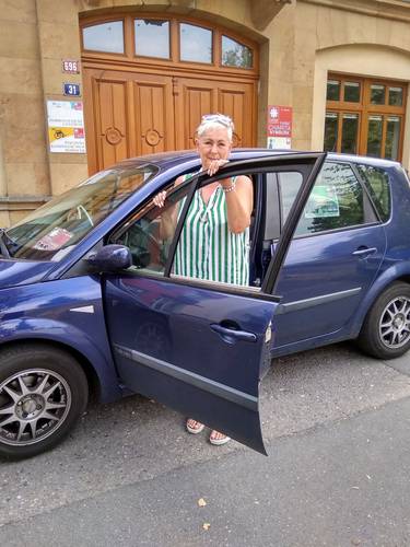 Charitní taxík pomáhá na Nymbursku seniorům a lidem s postižením