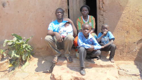 Zambie: Mikrofinancování pomohlo panu Charlesovi. Charita podpoří dalších 30 rodin